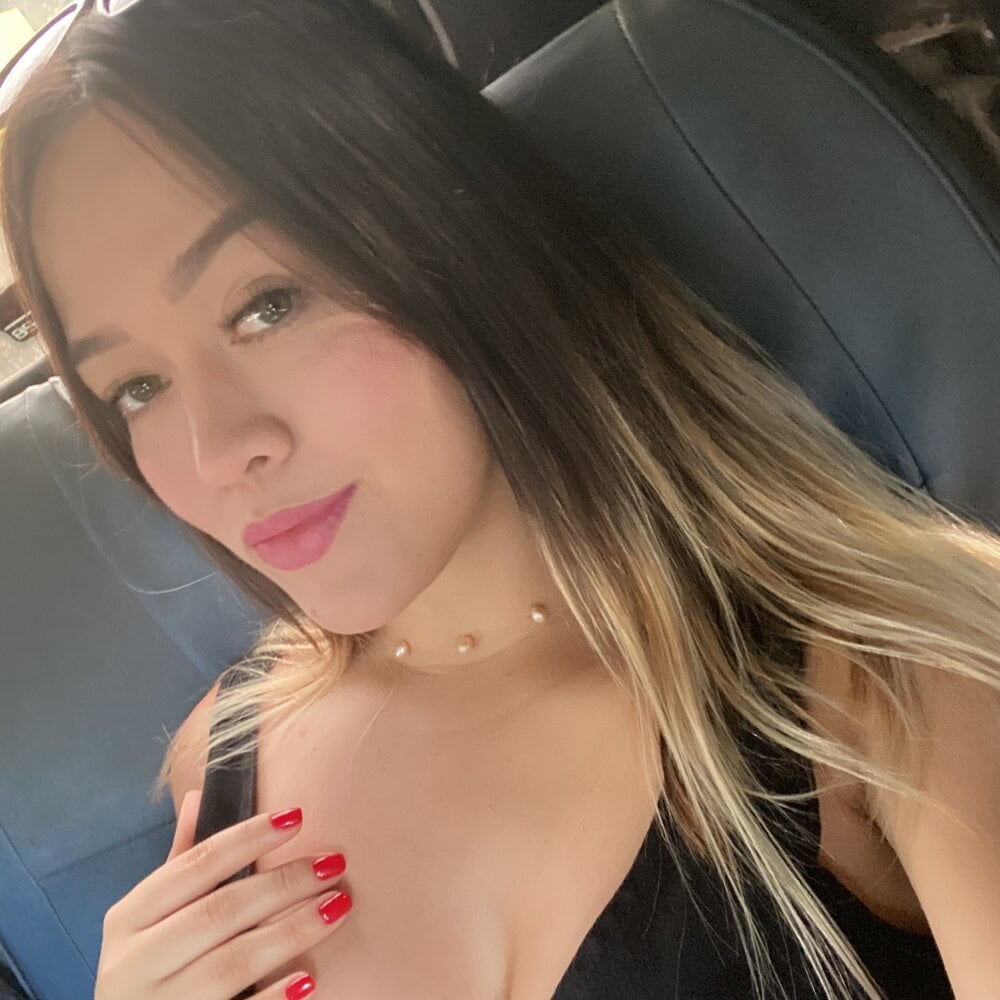 Live sex webcam photo for Danielavegax #289913045