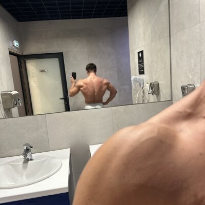 greekgod199 Adlı Modelin Çevrimdışı XXX Sohbeti