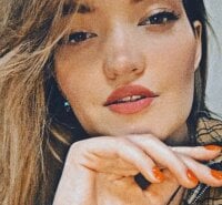 Sara_Conni's Offline Chat Room