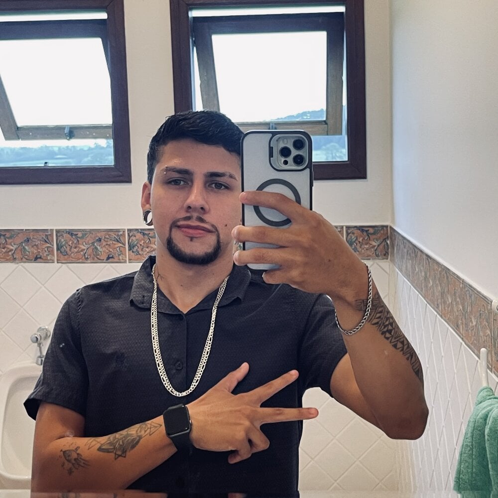 Leandroszsz Offline XXX-chat