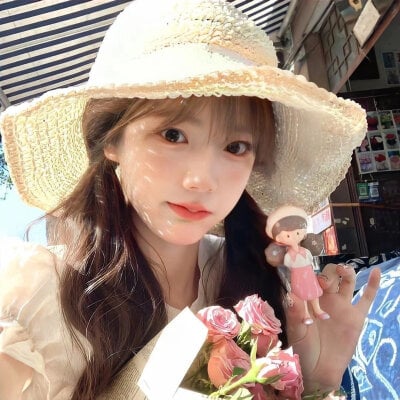 Yuuuuuly on StripChat