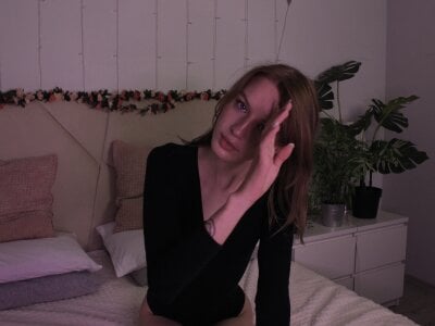 Margowolf Live Cam on StripChat and RICams