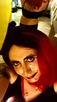 SLEEPYTSCUTIE69's Offline XXX Chat