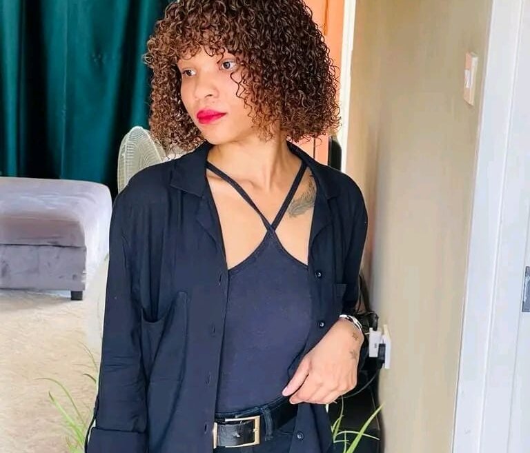 Live sex webcam photo for Khloe27 #290006302