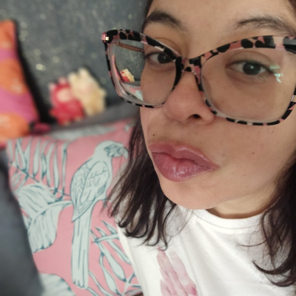 watchgirlcam.com karamell-mieze livesex profile in at-the-bottom-of-the-lake cams