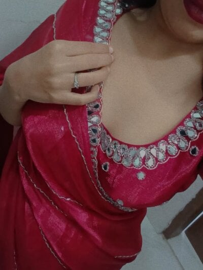 Lovely_shreya_ on StripChat