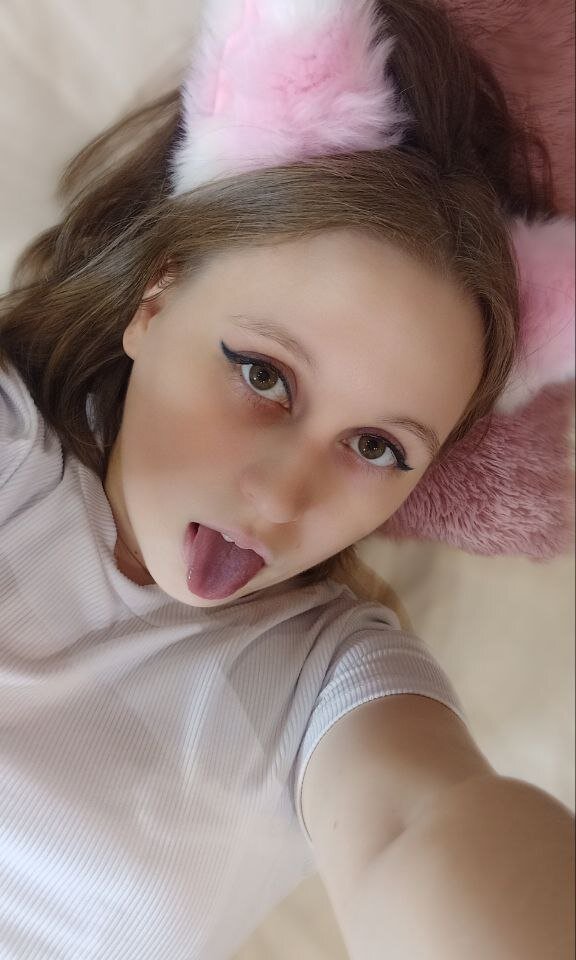 Live sex webcam photo for OdetteBluett #282933305