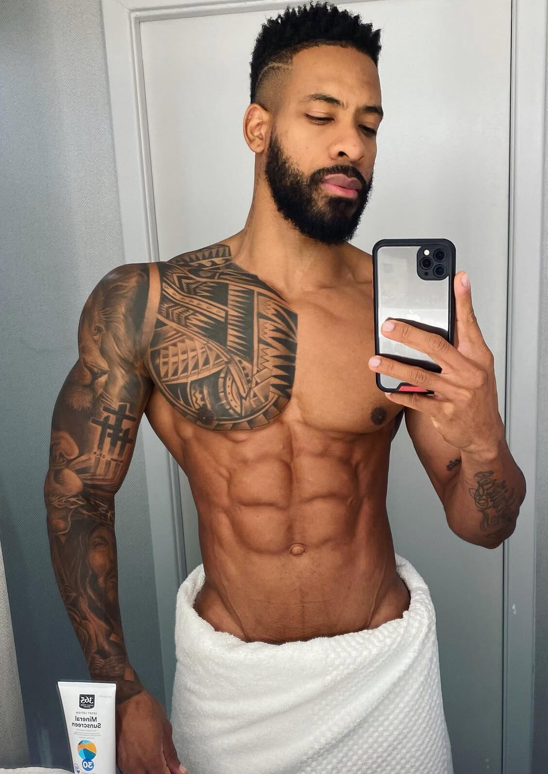 HUGEBLACKPAPI