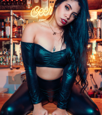 Mia_Johnson1_'s Offline Chat Room