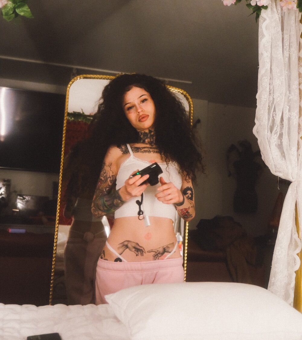 sexcityguide.com fuckmarlee livesex profile in where-the-stars-dont-shine cams