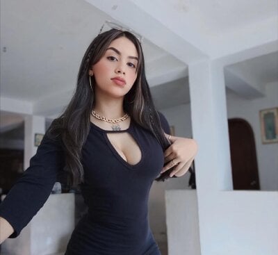 Darlyn_big Female Spanishspeaking Porn Webcam