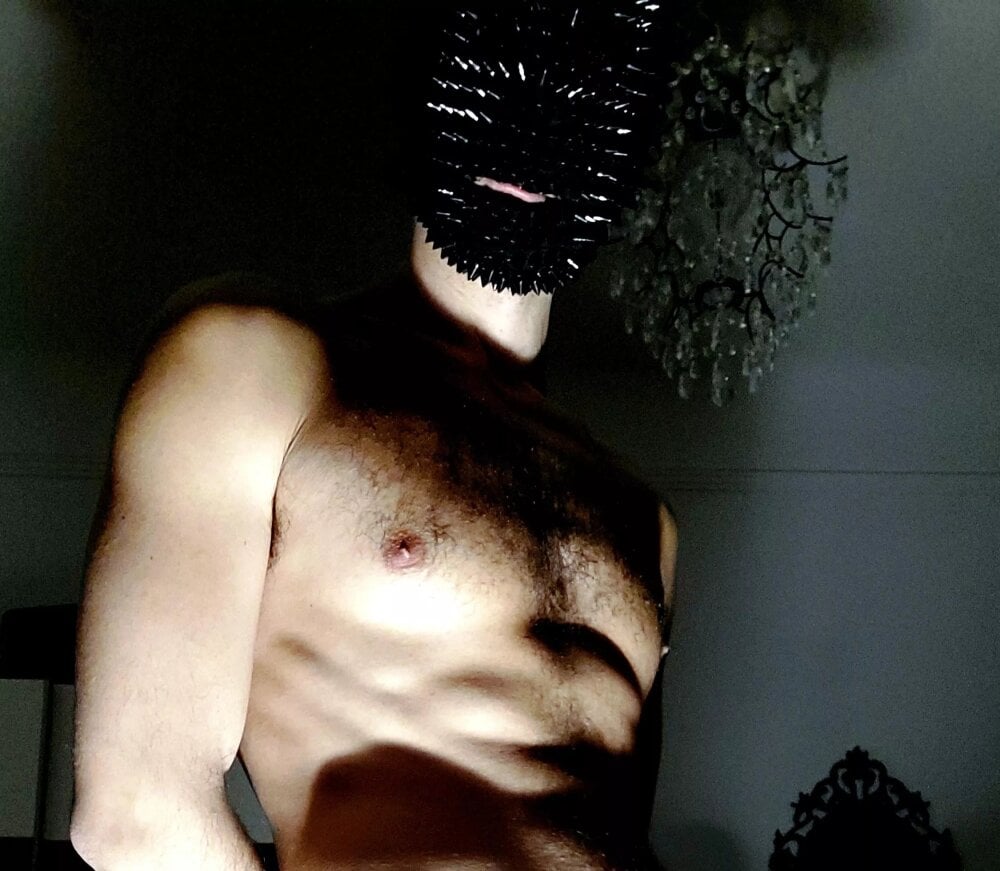 italianmonsterd from stripchat