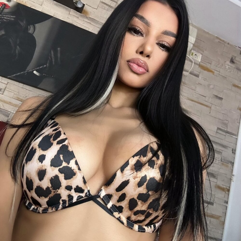 watchgirlcam.com yasminesly livesex profile in somewhere-on-this-twisted-planet cams