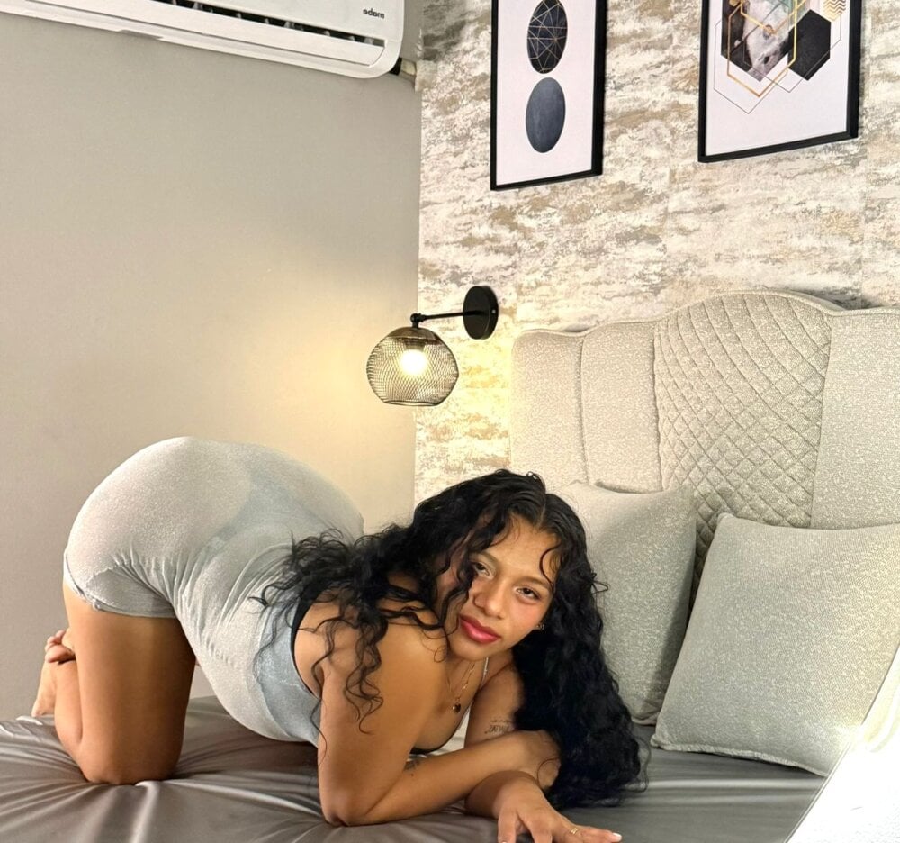 onaircams.com gaby_davies livesex profile in canada-dont-ask-where cams