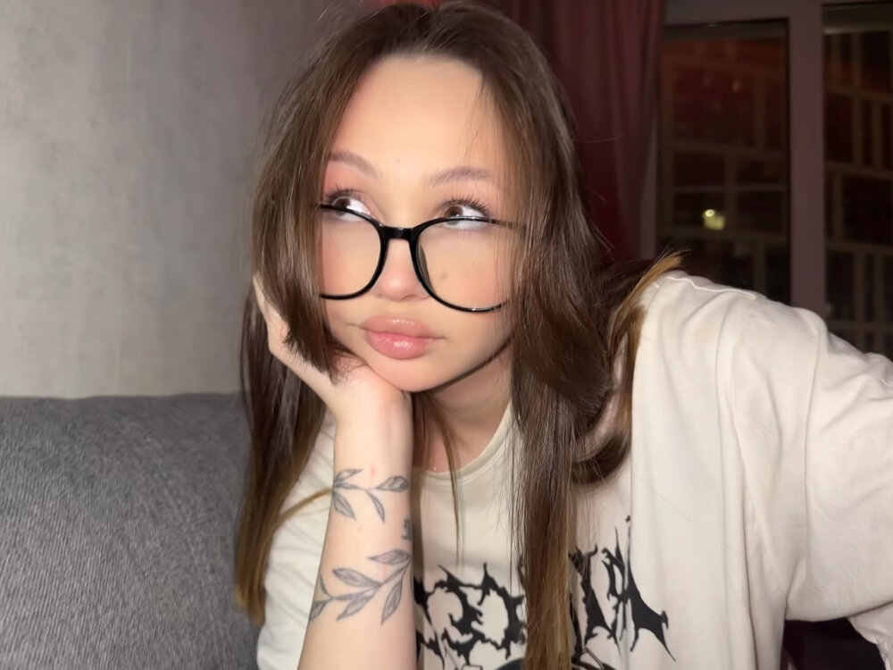 VikkiRosee's Offline Chat Room