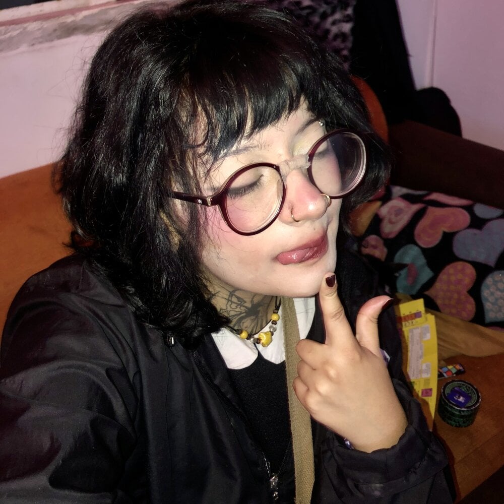 free6cams.com littlestar666 livesex profile in land-of-ooo cams