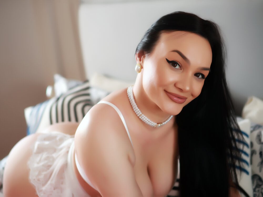 Explore Daliya Arabian's Sexy Photos on OnlyFans