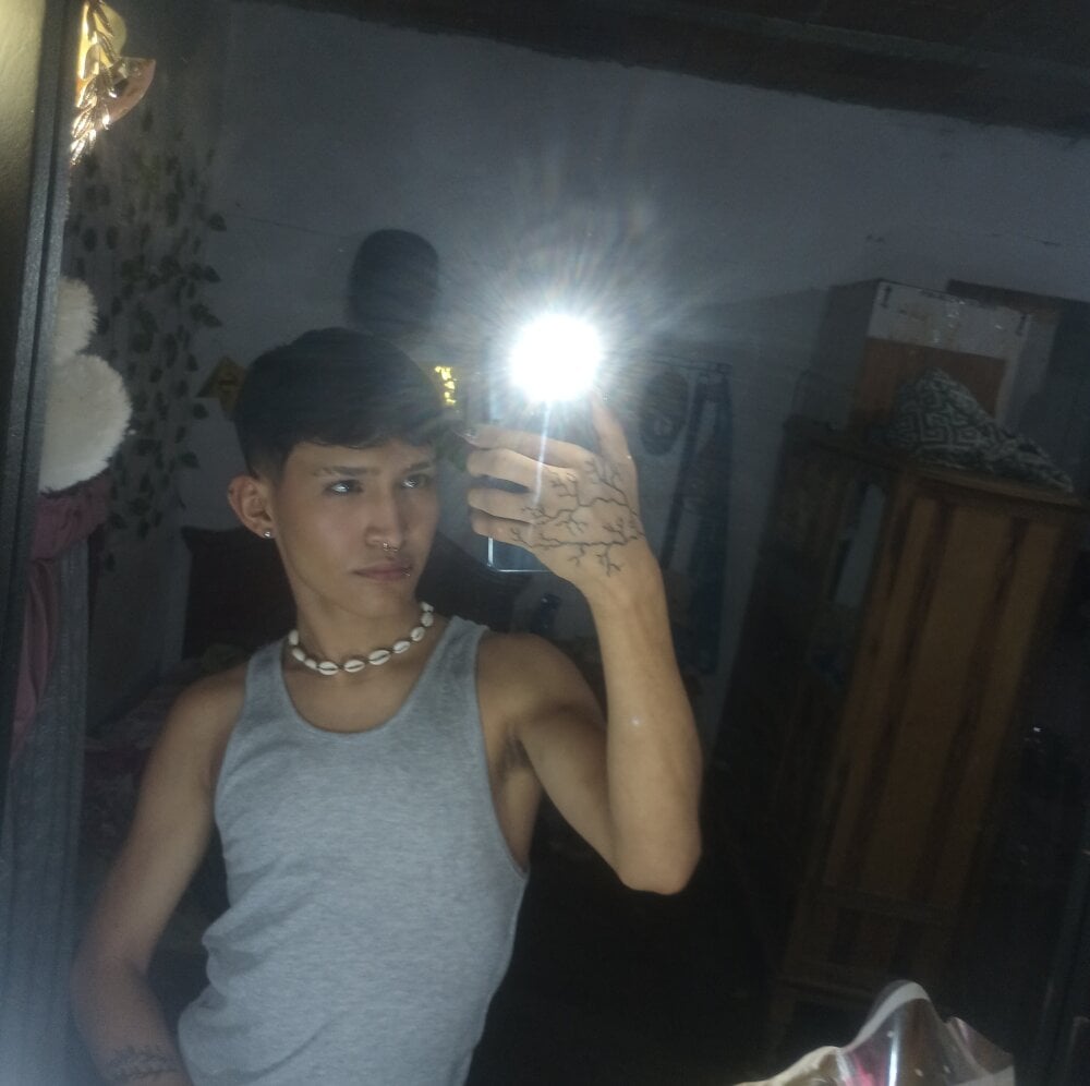 dylan_cum_19 from stripchat