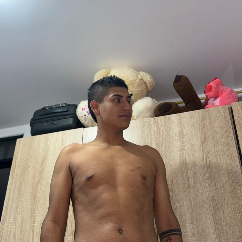Joss_and_lissa666 live cam model at StripChat
