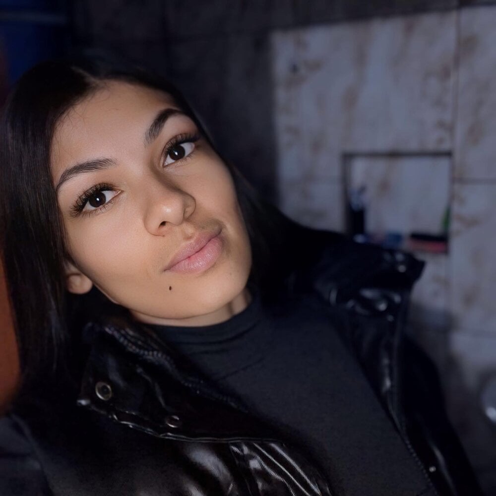 mega-camsex.com _luaramagrinha01 livesex profile in portuguese cams