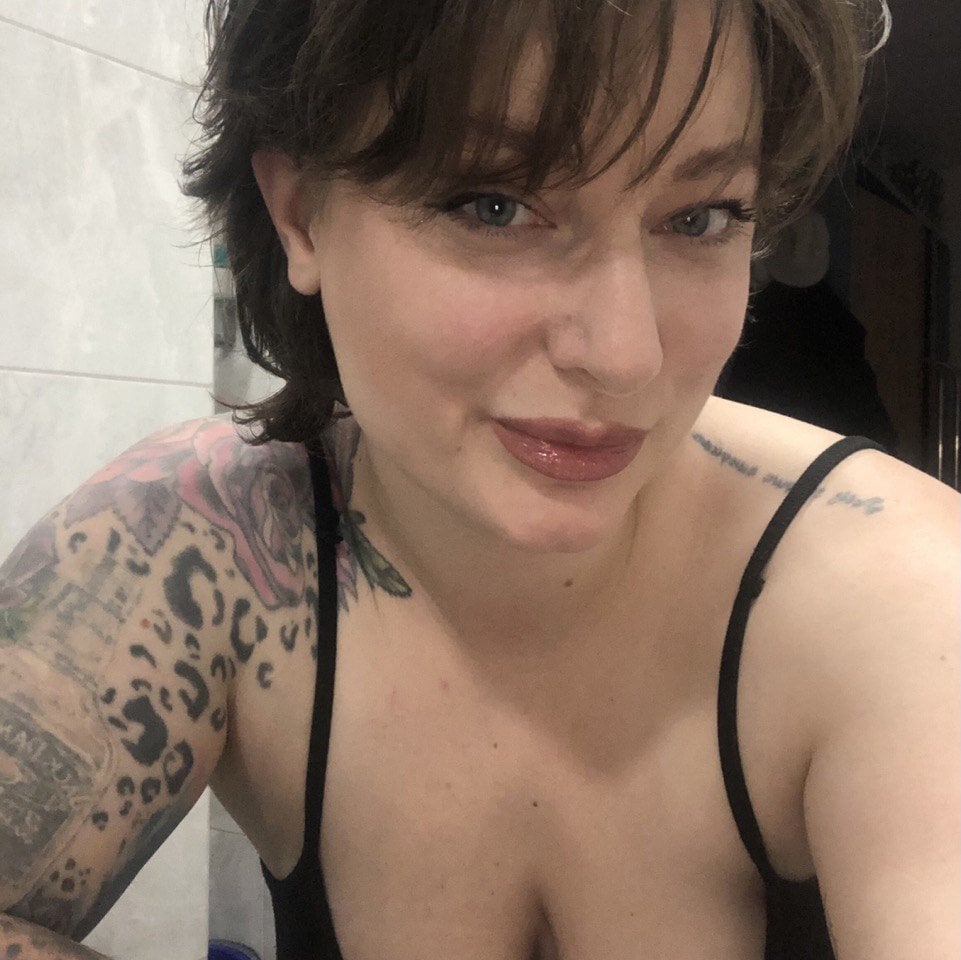 AdrianaSharm profile