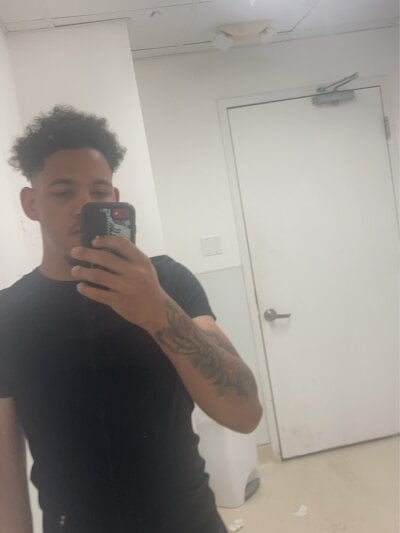 kaynzo07 Live Cam on StripChat and RICams