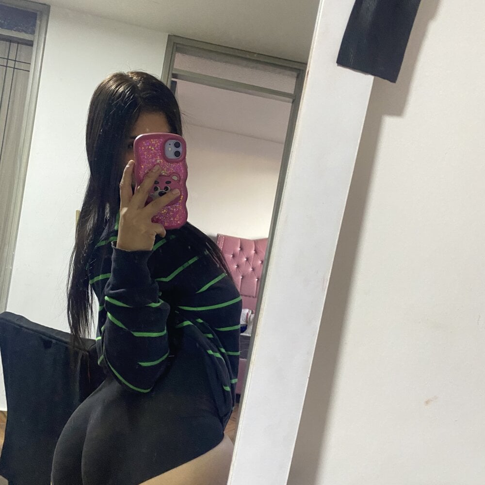 sexcams-joy.com nahai13 livesex profile in latino cams