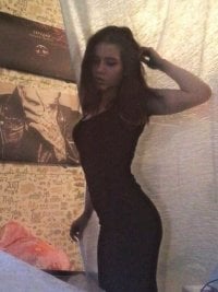 Brunette_Candy's Offline Chat Room
