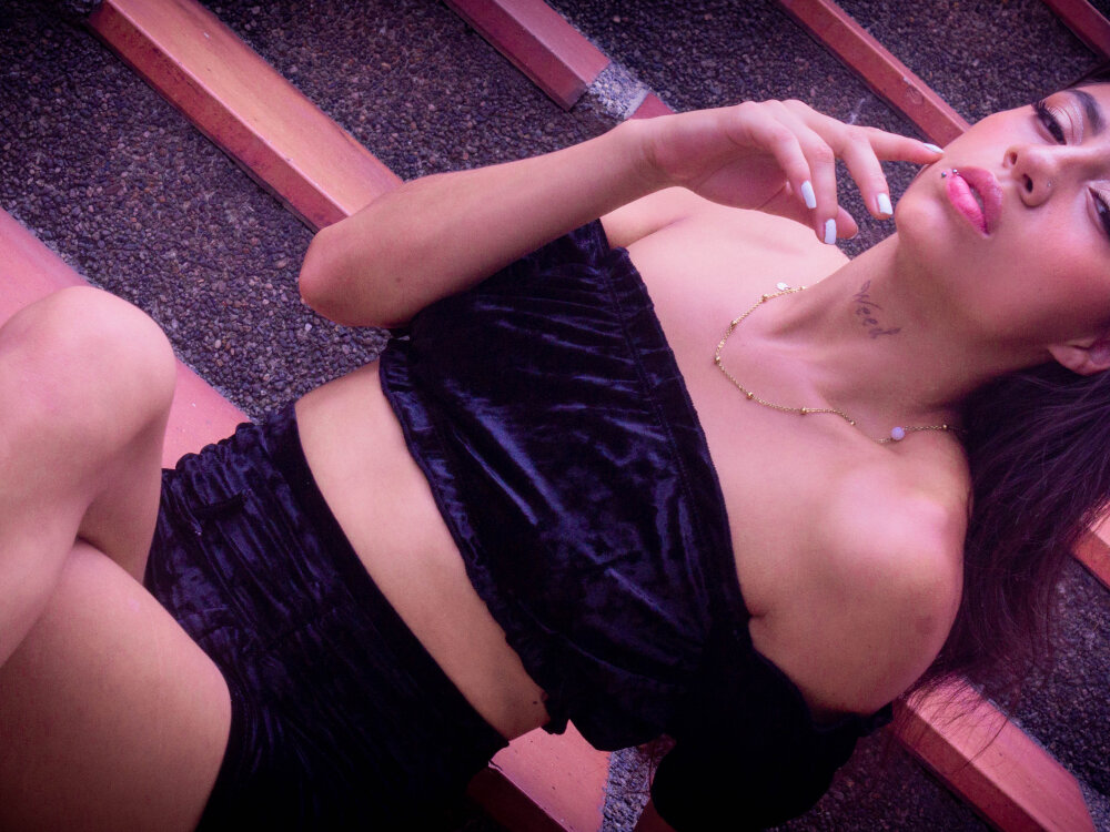 Live sex webcam photo for EmilyCrawford #288951350