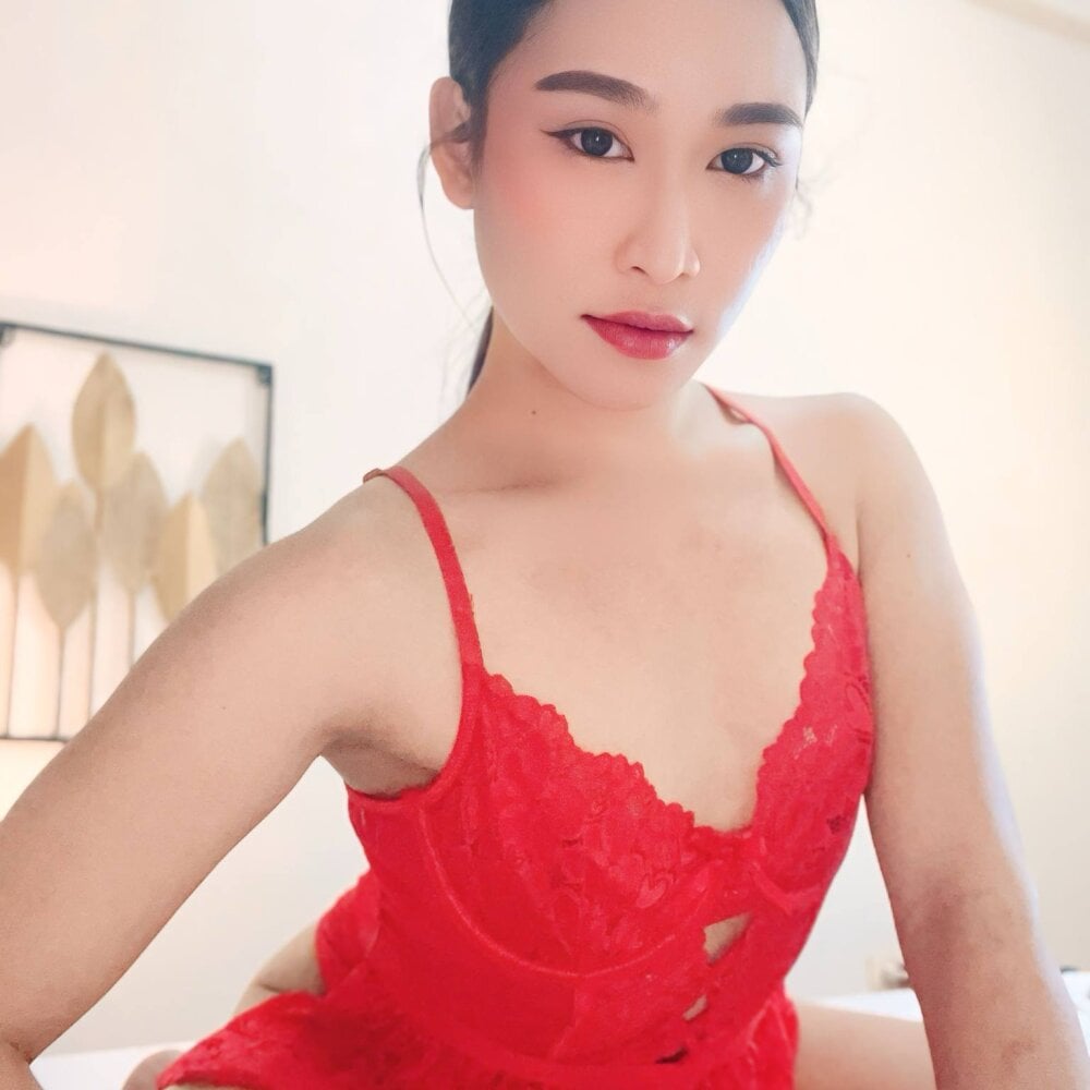 asianQUEENOFCUM69's Offline Chat Room