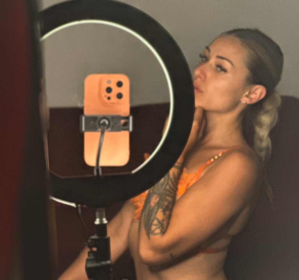 MalikaFai nude on cam A