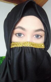 azahara_hadids' Offline XXX Chat