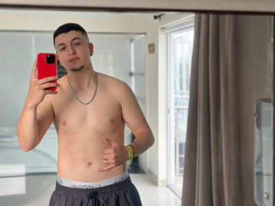 Liam_jones10 Live Cam on StripChat