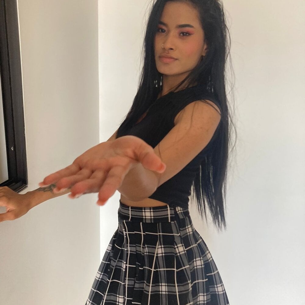 Live sex webcam photo for Karoll014 #289964616