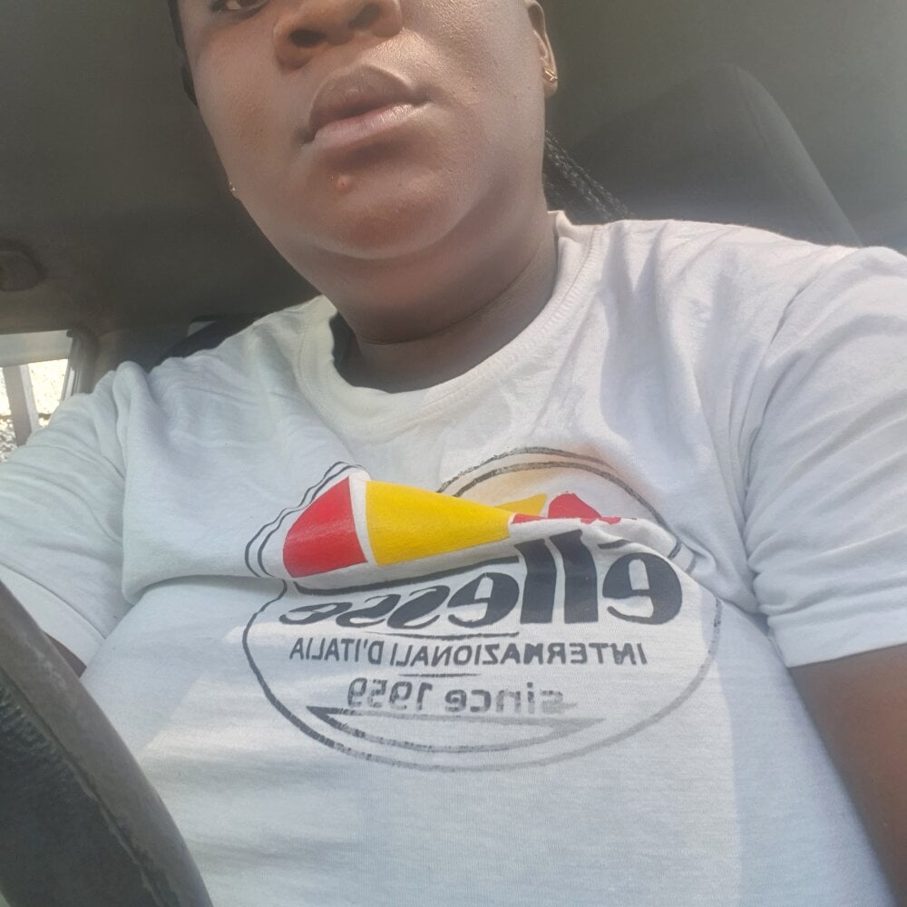 Busty-Lolah profile