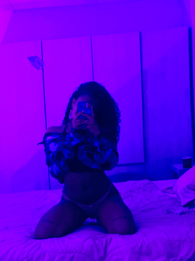 Live sex webcam photo for DavinaParker_ #289417207