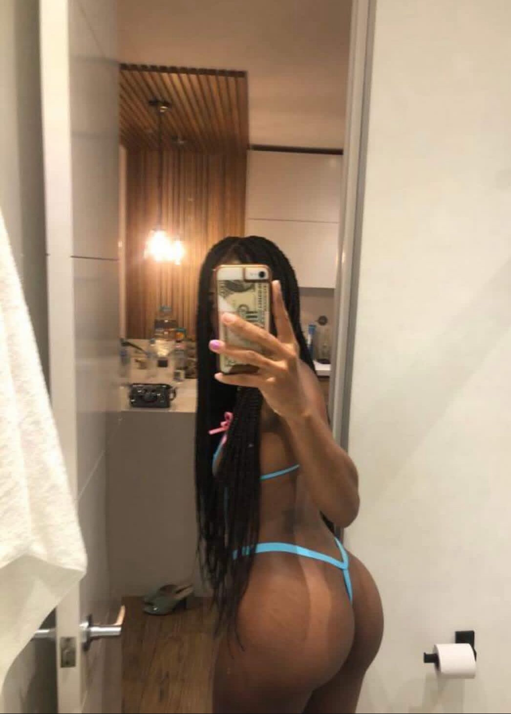 Holly_Baddie