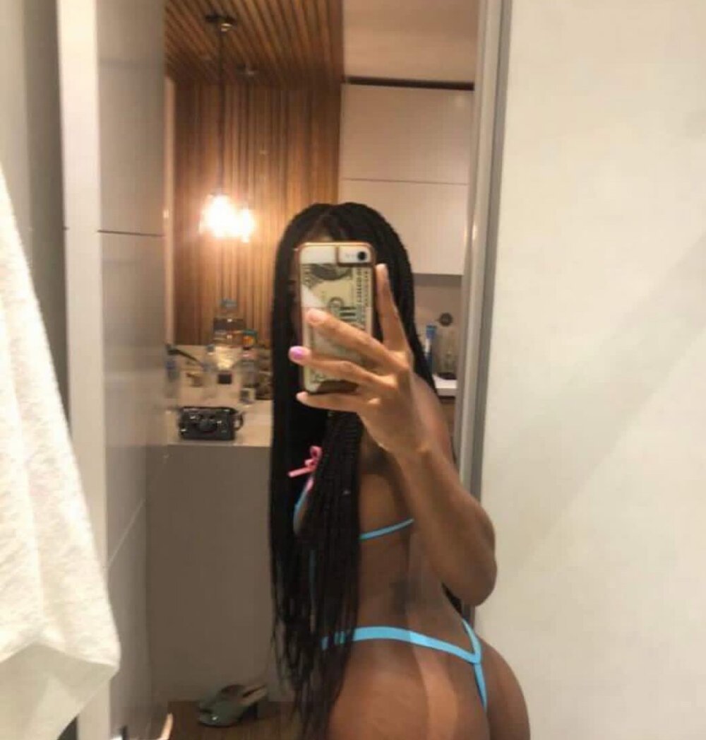 Holly_Baddie profile