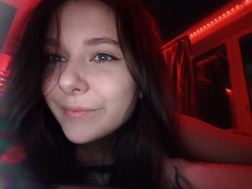 Chloe_Lewiss