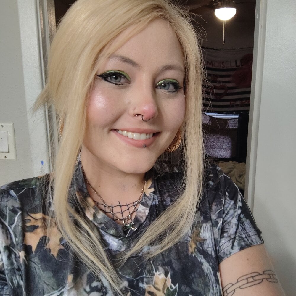 Watch  SpiderRose live on StripChat