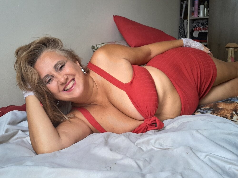 stripchat stellastill@xh webcam profile pic via badgirlwebcam.com