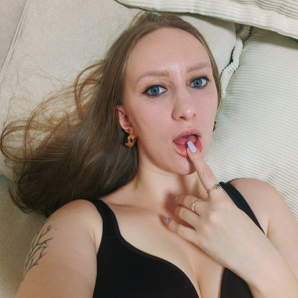 groupsexlivecams.com eluniee livesex profile in flevoland cams