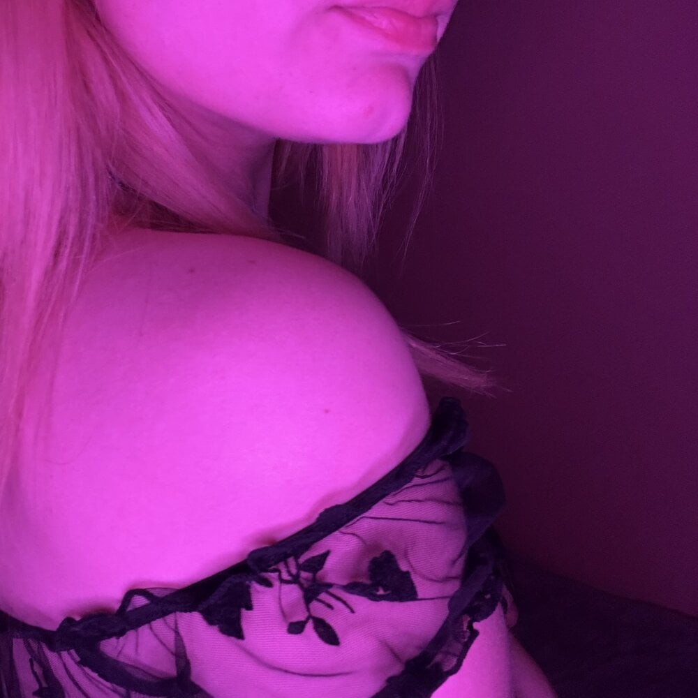 OSoTinyBaby's Offline XXX Chat
