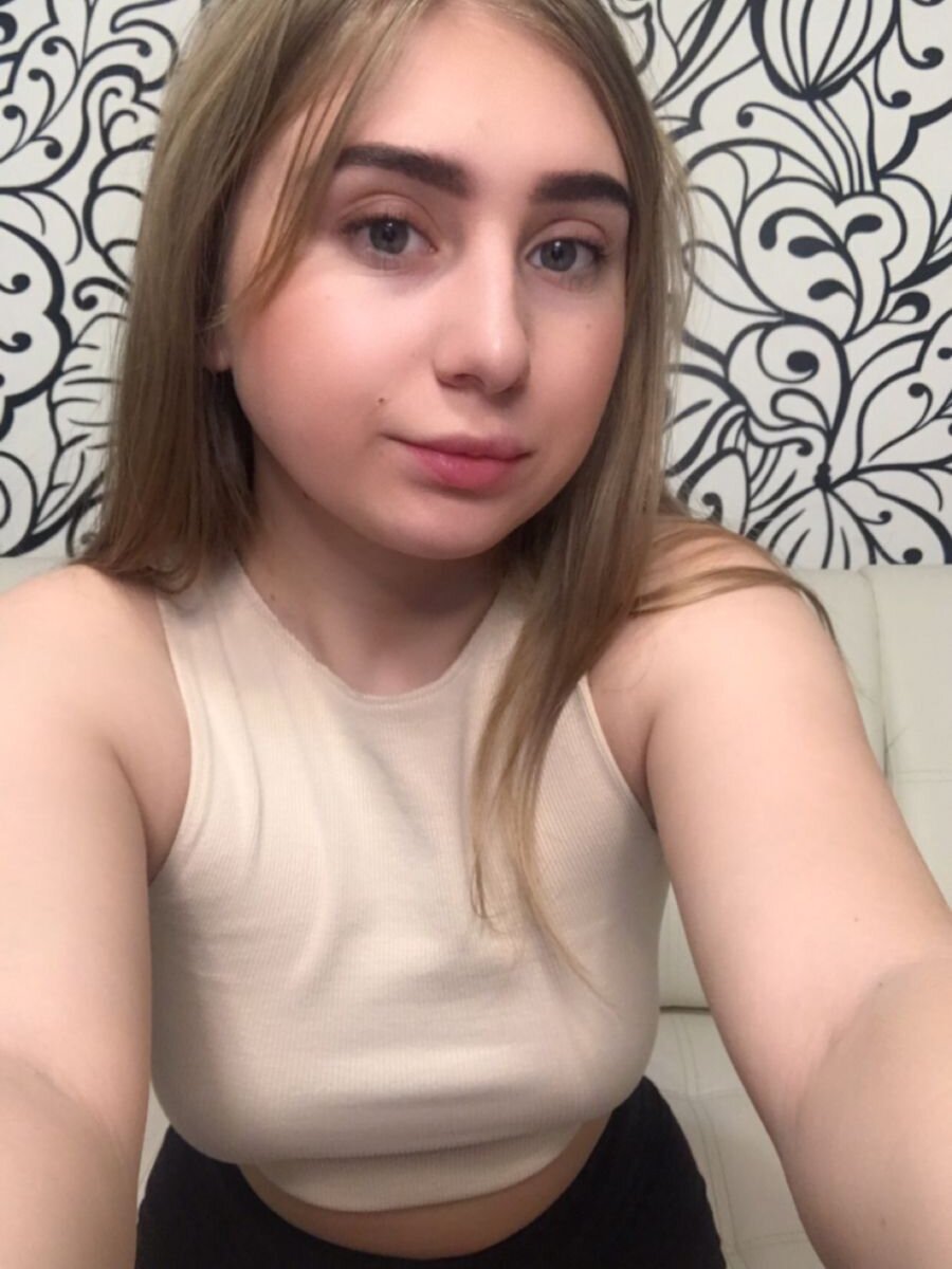 pornsexycams.com cutie789 livesex profile in white cams