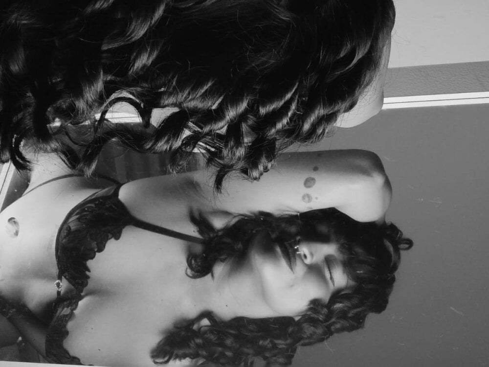 sofitabares_ webcam profile - Kenyan