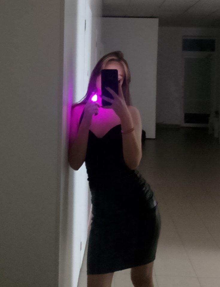 pornsexycams.com katie_rosiee livesex profile in blond-hair cams