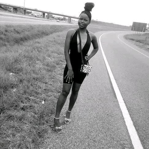 pornos.live sexycharm01 livesex profile in in-a-secret-bunker-with-cookies cams