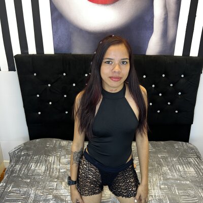 StripChat Scarlethh__ chat