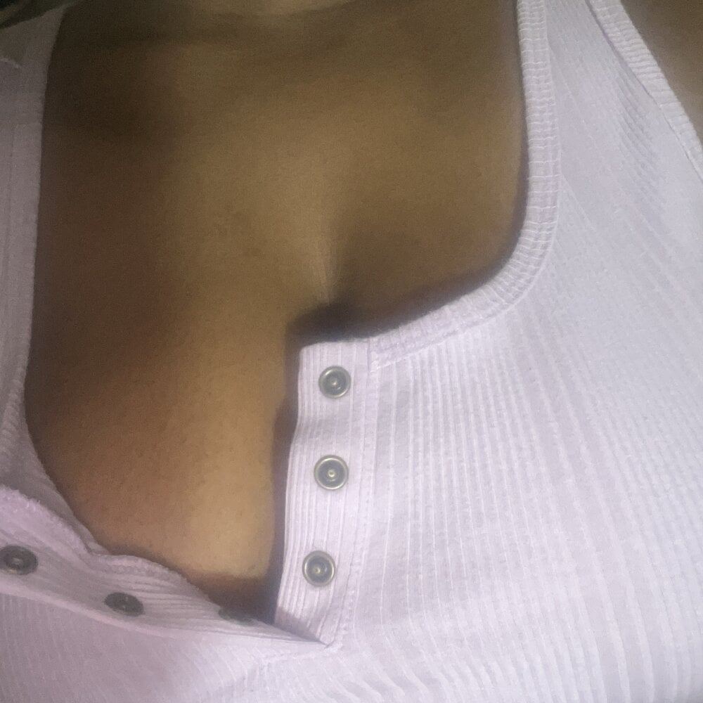 stripchat foxes25 webcam profile pic via chatnmate.com