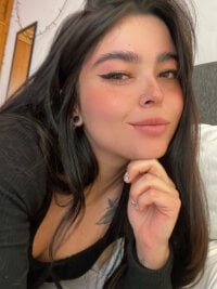 gabriela_rodriguez777's Offline Chat Room